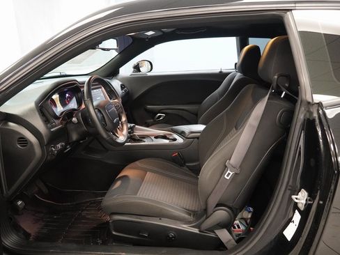 Used 2019 Dodge Challenger SXT w/ Driver Convenience Group image 4