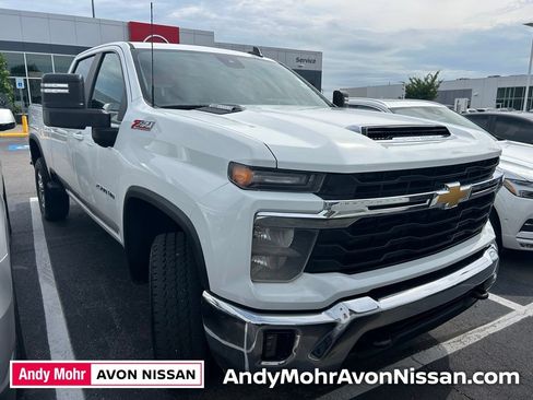 Used 2024 Chevrolet Silverado 2500 LT AWD/4WD image 2