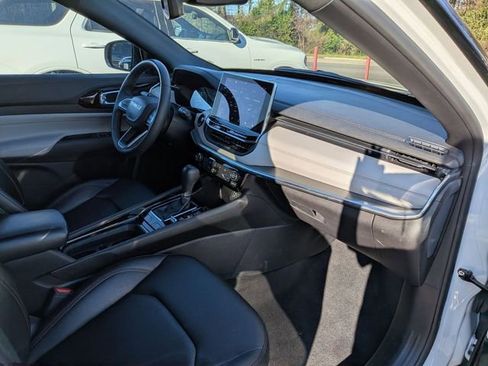 Used 2024 Jeep Compass Limited image 35