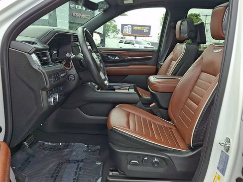 Used 2024 GMC Yukon XL Denali Ultimate AWD/4WD image 15