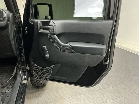 Used 2015 Jeep Wrangler Unlimited Sport w/ Max Tow Package AWD/4WD image 32