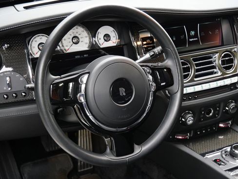 Used 2020 Rolls-Royce Dawn image 17