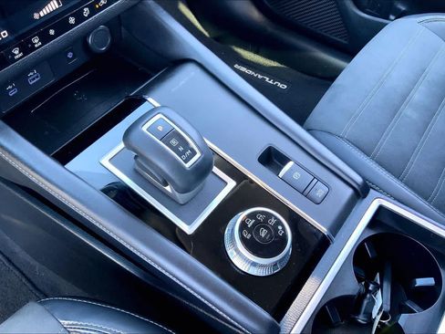 Used 2022 Mitsubishi Outlander SE FWD image 15