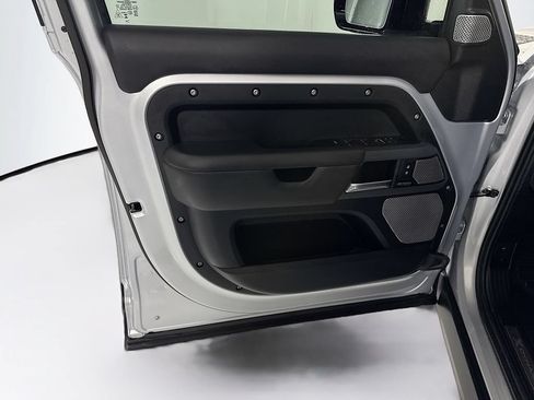 Used 2023 Land Rover Defender 130 X-Dynamic SE AWD/4WD image 25