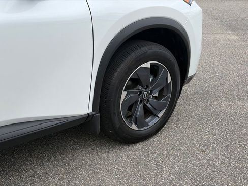 Used 2025 Nissan Rogue SV FWD image 4