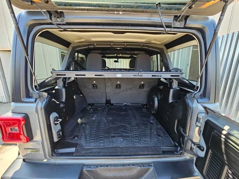 Used 2023 Jeep Wrangler Unlimited Rubicon w/ LED Lighting Group AWD/4WD image 18