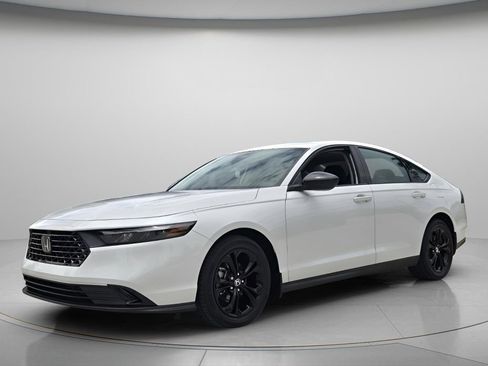 Certified 2025 Honda Accord SE image 9