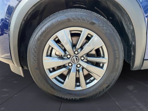 Used 2024 Nissan Pathfinder SV image 16