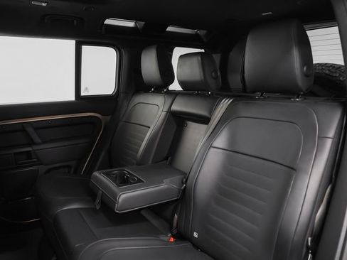 Used 2025 Land Rover Defender 110 image 43