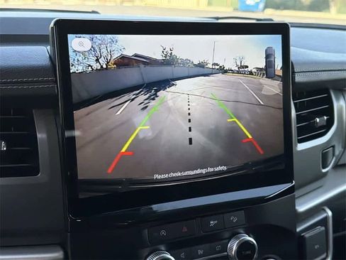 Used 2024 Ford Expedition XLT image 18