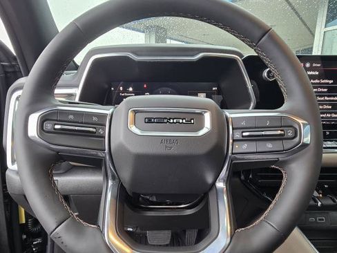New 2026 GMC Canyon Denali image 17