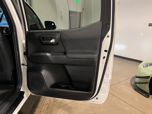 Used 2023 Toyota Tacoma TRD Sport image 32