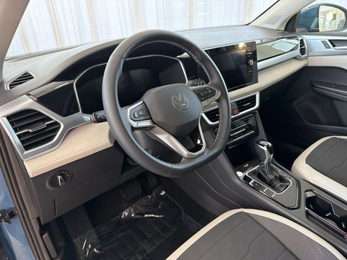 New 2026 Volkswagen Taos SE FWD image 4