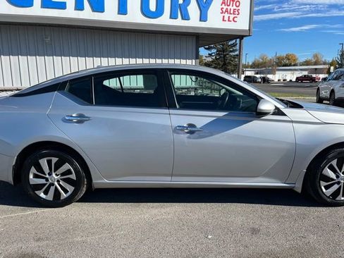 Used 2022 Nissan Altima 2.5 SV FWD image 14