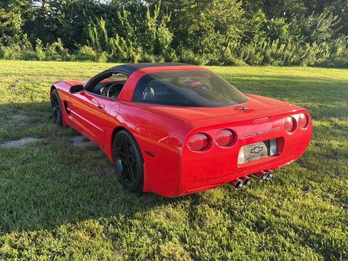 Used 1998 Chevrolet Corvette Coupe w/ Roof Pkg RWD image 4