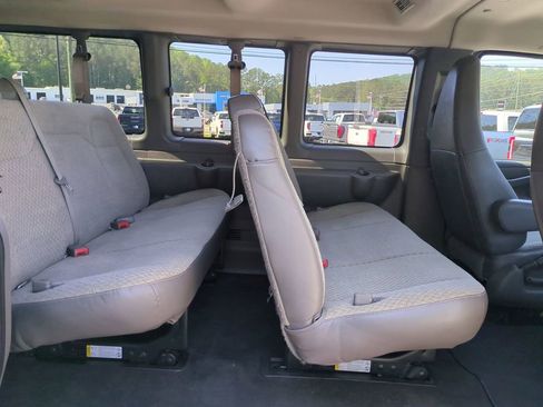 Used 2024 Chevrolet Express 3500 LT w/ LT Preferred Equipment Group RWD image 17