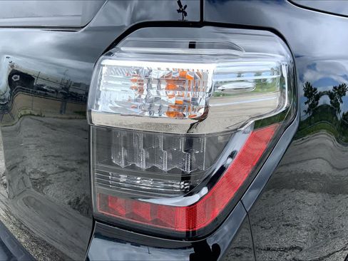 Used 2023 Toyota 4Runner SR5 AWD/4WD image 30