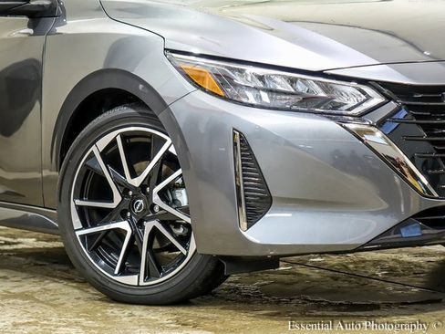 Used 2024 Nissan Sentra SR w/ SR Premium Package image 3