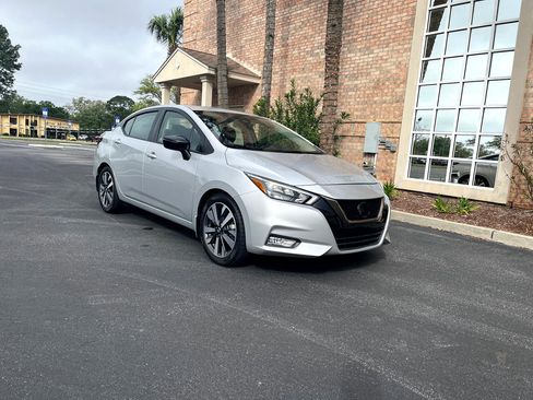 Used 2020 Nissan Versa SR image 4