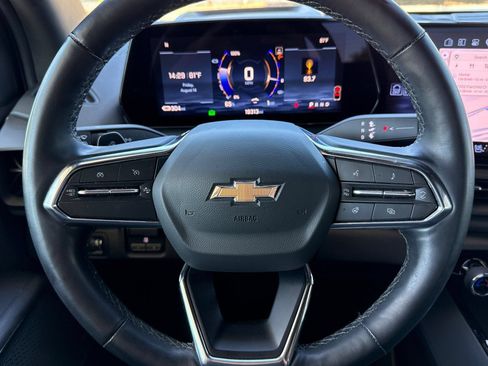 Used 2025 Chevrolet Silverado EV LT AWD/4WD image 34