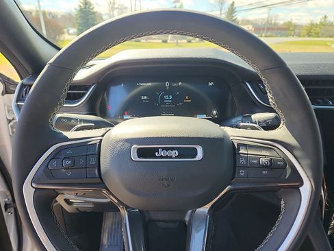 Used 2023 Jeep Grand Cherokee Altitude AWD/4WD image 16
