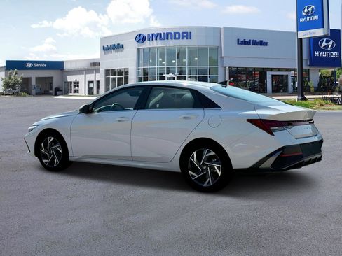 New 2025 Hyundai Elantra Limited image 4