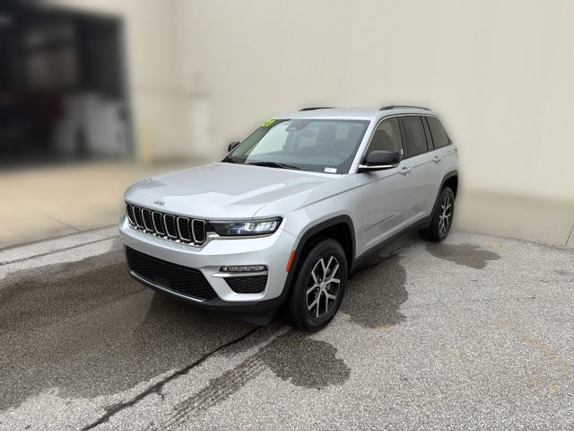 Used 2023 Jeep Grand Cherokee Limited AWD/4WD image 13
