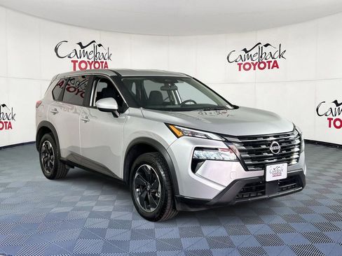 Used 2025 Nissan Rogue SV AWD/4WD image 3