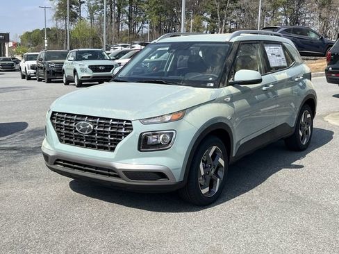 New 2026 Hyundai Venue SEL FWD image 3