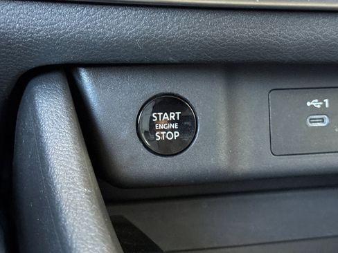 Used 2025 Nissan Rogue SV FWD image 32