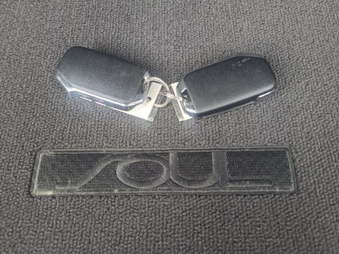 Used 2023 Kia Soul LX FWD image 30