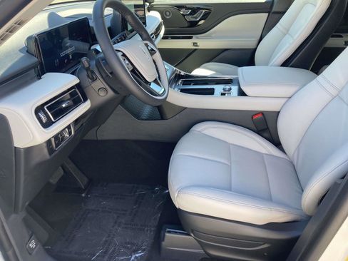 New 2026 Lincoln Aviator 2WD w/ Jet Appearance Package image 22