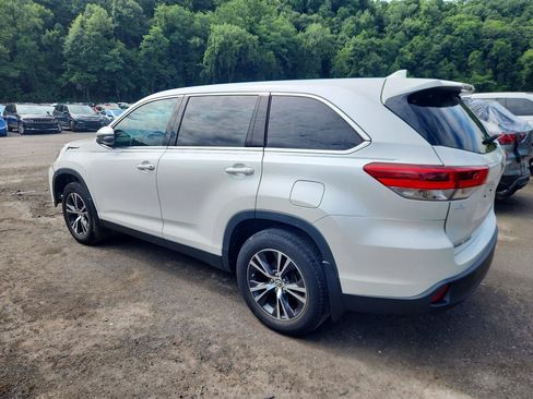 Used 2019 Toyota Highlander Plus AWD/4WD image 4