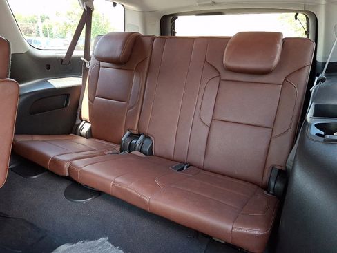 Used 2019 Chevrolet Suburban Premier w/ Premier Plus Edition AWD/4WD image 11