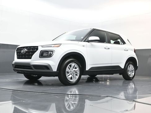 Certified 2026 Hyundai Venue SE FWD image 24