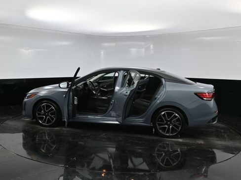 Used 2025 Nissan Sentra SR image 35