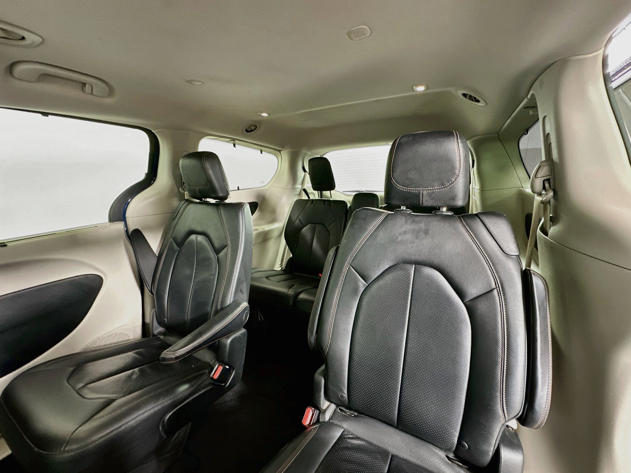 Used 2018 Chrysler Pacifica Touring-L Plus FWD image 23
