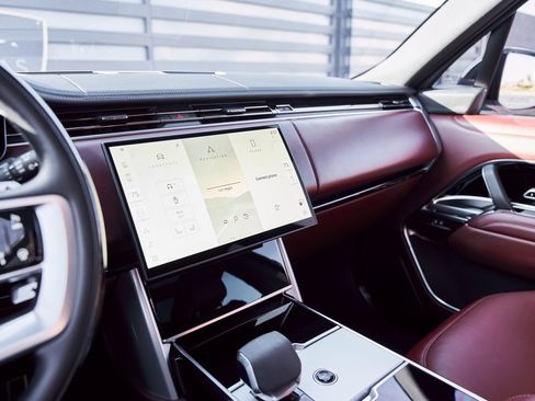 Used 2025 Land Rover Range Rover SE image 59