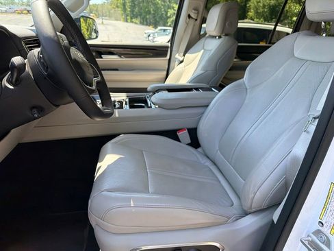 Used 2024 Jeep Wagoneer 2WD image 15