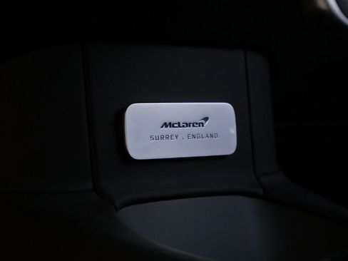 Used 2024 McLaren Artura image 18