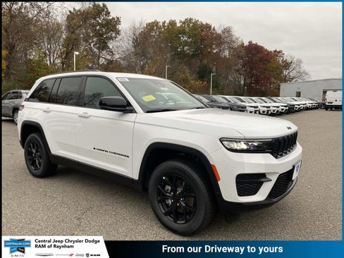 New 2025 Jeep Grand Cherokee Laredo image 1