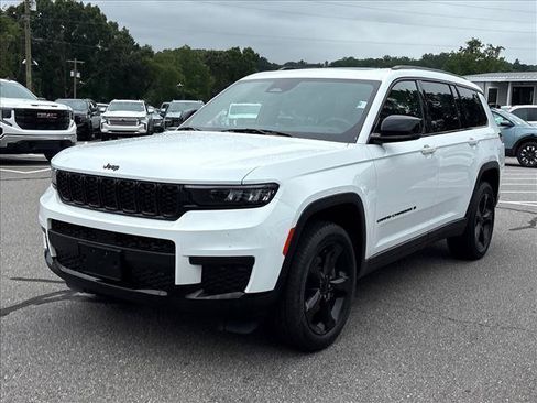 Used 2023 Jeep Grand Cherokee L Altitude AWD/4WD image 4