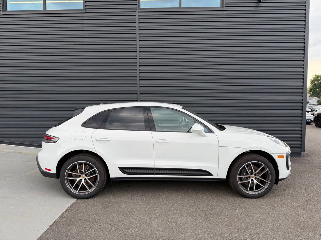 Used 2026 Porsche Macan AWD/4WD image 7