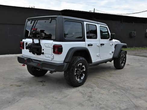 Used 2025 Jeep Wrangler Unlimited Rubicon AWD/4WD image 3