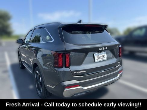 Used 2025 Kia Sorento EX AWD/4WD image 4