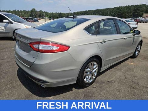 Used 2016 Ford Fusion SE FWD image 2