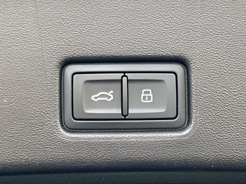 Used 2023 Audi Q4 e-tron Premium Plus w/ Premium Plus image 55