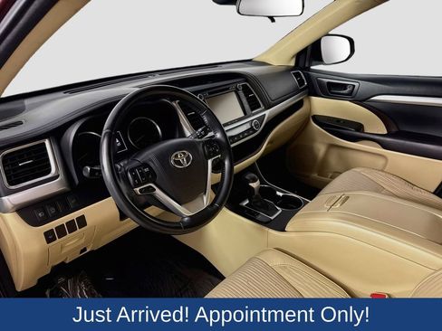 Used 2017 Toyota Highlander Plus w/ Protection Package #3 AWD/4WD image 10