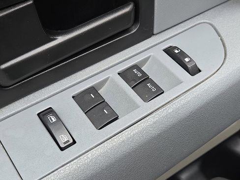 Used 2012 Ford F150 XLT w/ XLT Convenience Pkg image 13