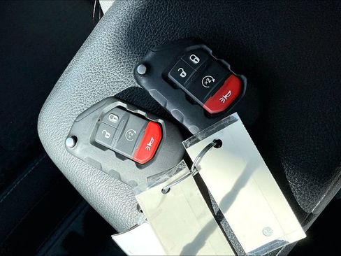 Used 2025 Jeep Wrangler Unlimited Rubicon 4xe w/ Convenience Group image 26